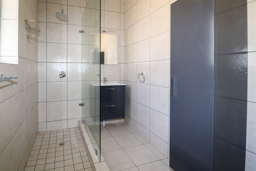 To Let 4 Bedroom Property for Rent in Flamwood North West